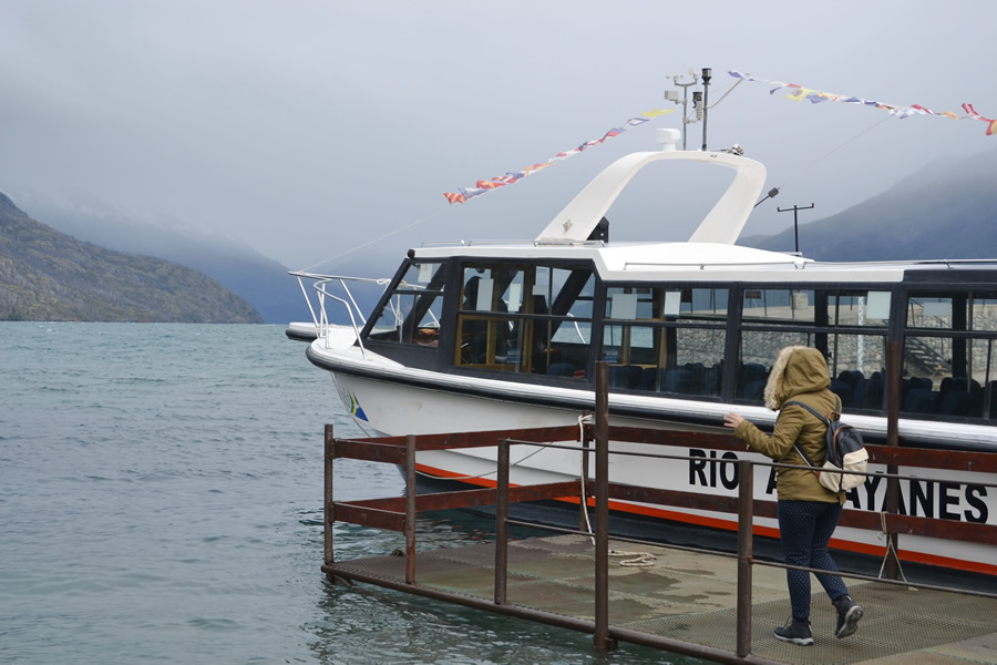 Navegar en las aguas del Lago Puelo es una alternativa imperdible. Apta para todo público, desde niños a personas mayores